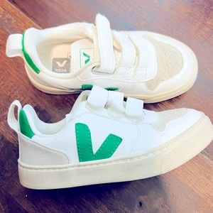 V-10 CWL WHITE GREEN. Size 11